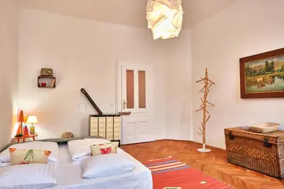 Ein Bett oder Betten in einem Zimmer der Unterkunft Slow Living I Schönbrunn und Park nähe I Penzing Bahnhof