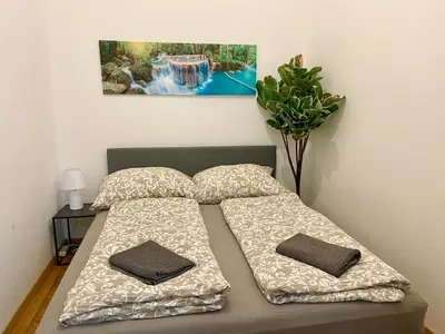 Ein Bett oder Betten in einem Zimmer der Unterkunft Cosy Apartment with Terrace & Free Parking