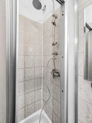 Ein Badezimmer in der Unterkunft Near Taborstrasse 2Bedrooms for 4