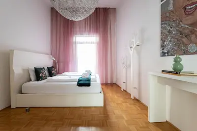 Ein Bett oder Betten in einem Zimmer der Unterkunft Urban 1BR Near Metro