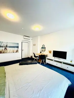 Grundriss der Unterkunft Spacious 7BR Apartment, Prime Location