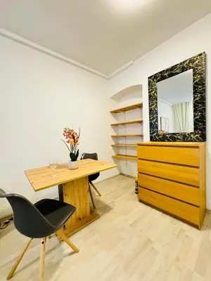 Grundriss der Unterkunft Spacious 7BR Apartment, Prime Location