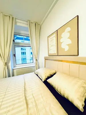 Grundriss der Unterkunft Spacious 7BR Apartment, Prime Location