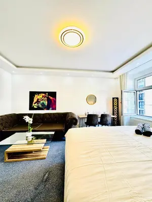 Grundriss der Unterkunft Spacious 7BR Apartment, Prime Location