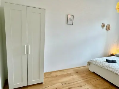 Ein Bett oder Betten in einem Zimmer der Unterkunft Stylish & Renovated Apartment with Free Parking