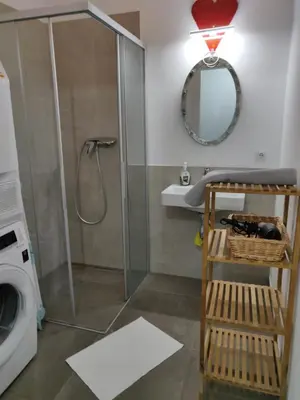 Ein Badezimmer in der Unterkunft Beautiful Apartment with Parking, Brilliant Location