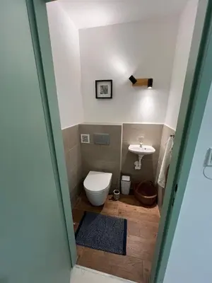 Ein Badezimmer in der Unterkunft Charming new apartment in Vienna next to Stadthalle
