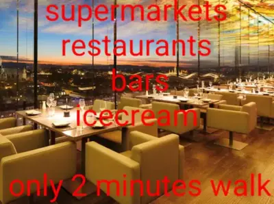 Ein Restaurant oder anderes Speiselokal in der Unterkunft Premium Deluxe in the Center