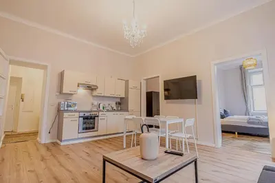 Küche/Küchenzeile in der Unterkunft Comfortable 2BR & 1LR Apt in Central Vienna