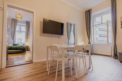 TV/Unterhaltungsangebot in der Unterkunft Comfortable 2BR & 1LR Apt in Central Vienna
