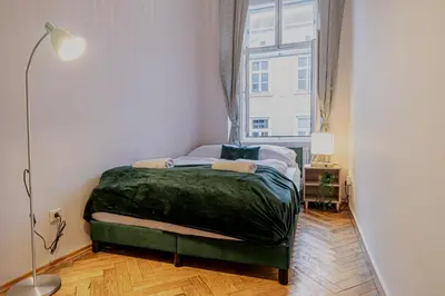 Ein Bett oder Betten in einem Zimmer der Unterkunft Comfortable 2BR & 1LR Apt in Central Vienna