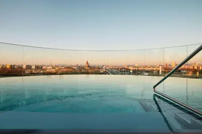 Der Swimmingpool an oder in der Nähe von A by Adina Vienna