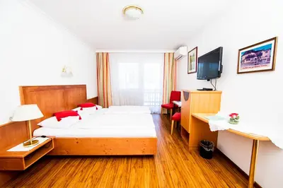 Ein Bett oder Betten in einem Zimmer der Unterkunft Landgasthof zur Goldenen Traube