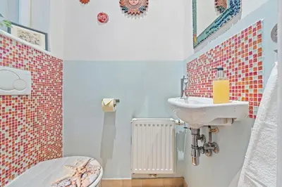Ein Badezimmer in der Unterkunft 2 Bedroom Vintage Apartment, Garden, near Schönbrunn