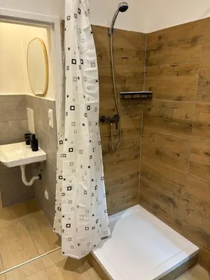 Ein Badezimmer in der Unterkunft ANDA CITY ROOMs