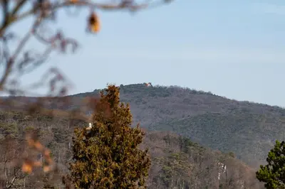 Ein allgemeiner Bergblick oder ein Berglick von der Ferienwohnung aus