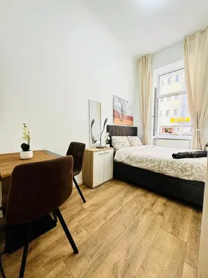 Ein Bett oder Betten in einem Zimmer der Unterkunft 5BR Apartment Only 10-Min Walk to Matzleinsdorfer Platz