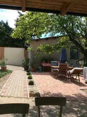 Ein Garten an der Unterkunft Das Tulpen Apartment