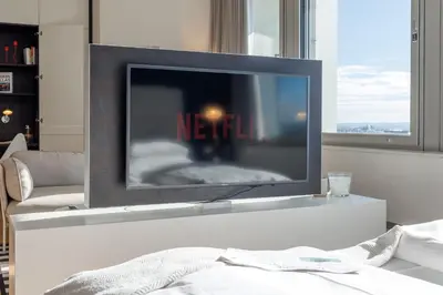 Ein Bett oder Betten in einem Zimmer der Unterkunft Luxury City Apartment with Skyline View