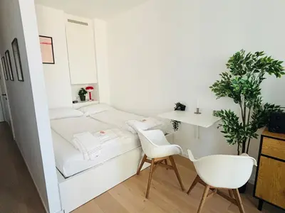 Ein Bett oder Betten in einem Zimmer der Unterkunft Modern apartment overlooking the skyline & Danube