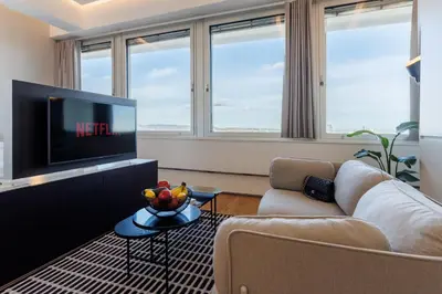 TV/Unterhaltungsangebot in der Unterkunft Skyline View - Gym - Parking - Supermarket - Restaurant - Self Ceck In
