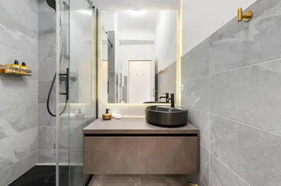 Ein Badezimmer in der Unterkunft 1 Bedroom, TV, modern Design