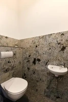 Ein Badezimmer in der Unterkunft Historic Redesigned Schönbrunn Palace Apartments w Free Parking and 24h Check-in