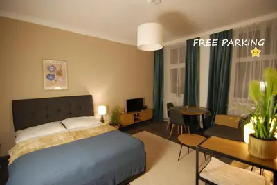 Ein Bett oder Betten in einem Zimmer der Unterkunft Cozy, Small, NEW with FREE Parking