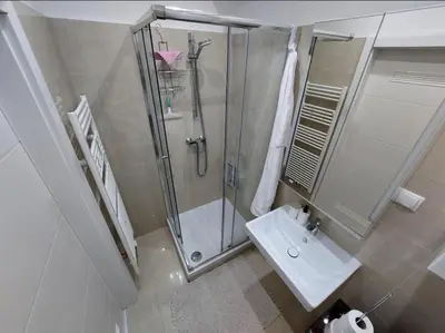Ein Badezimmer in der Unterkunft FREE Garage, U4&U6 5min, 33m2