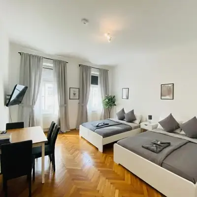 Stylish Flat with 2 Double Beds for 4 people 15a