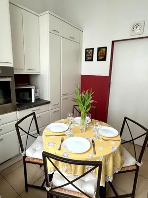Küche/Küchenzeile in der Unterkunft Historical Apartment In city center