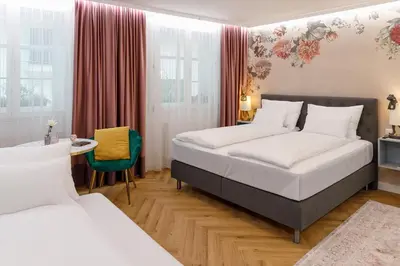 Ein Bett oder Betten in einem Zimmer der Unterkunft Vienna Hideaways - Boutique Stay with Secret Courtyard Access