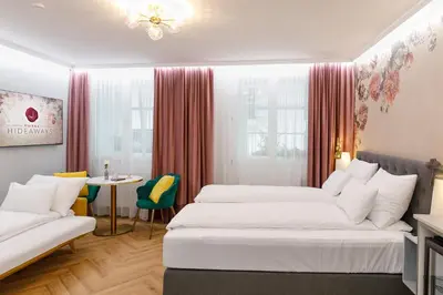 Ein Bett oder Betten in einem Zimmer der Unterkunft Vienna Hideaways - Boutique Stay with Secret Courtyard Access