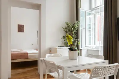 Ein Sitzbereich in der Unterkunft Comfortable 2BR Apt Central & Well Connected