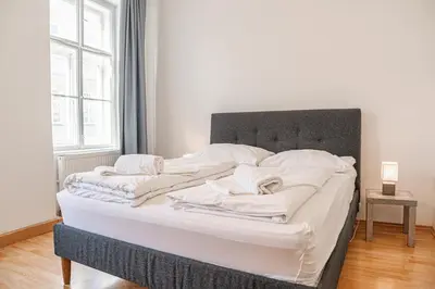Ein Bett oder Betten in einem Zimmer der Unterkunft Central Belvedere 3BR Shared Apartment - 12 min from City Center