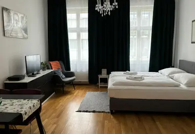 Ein Bett oder Betten in einem Zimmer der Unterkunft Casa Nostra - Ruhig & zentral wohnen am Augarten
