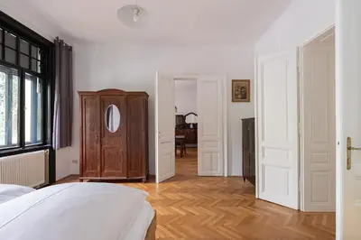 Ein Bett oder Betten in einem Zimmer der Unterkunft Dornröschenschlaf am Stadtrand mit Anbindung ans Zentrum - 30 Minuten