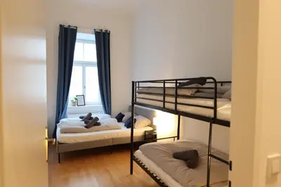 Ein Bett oder Betten in einem Zimmer der Unterkunft Wunderschöne Altbau-Stil Wohnung