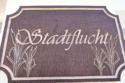 Ein Zertifikat, Auszeichnung, Logo oder anderes Dokument, das in der Unterkunft Seeappartements Stadtflucht ausgestellt ist