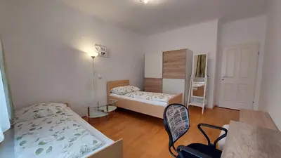 Ein Bett oder Betten in einem Zimmer der Unterkunft Wohnung Simmering neben U&S-Bahn