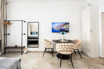 Ein Sitzbereich in der Unterkunft Boutique Suite near city centre