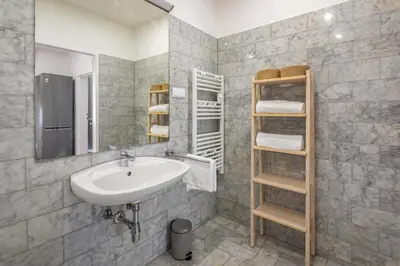 Ein Badezimmer in der Unterkunft guest favorite quite retreat walk to center