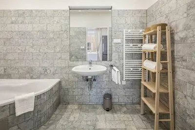 Ein Badezimmer in der Unterkunft guest favorite quite retreat walk to center