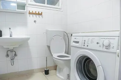 Grundriss der Unterkunft Cozy 2BR Apt with TV & Netflix, Steps from AKH