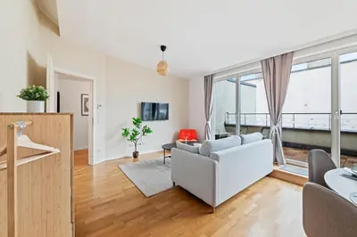 TV/Unterhaltungsangebot in der Unterkunft Modern Apartment near City Center - Rooftop Terrace