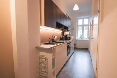 Küche/Küchenzeile in der Unterkunft Elegante Altbauwohnung alles NEU!! Free Parking Garage