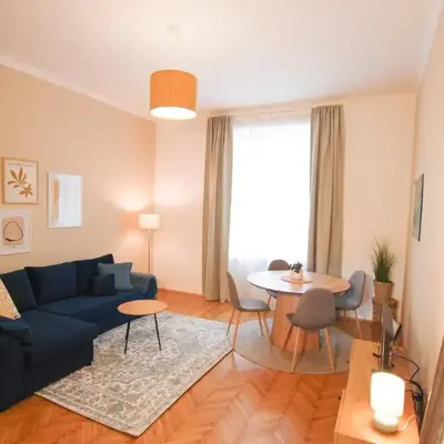 Elegante Altbauwohnung alles NEU!! Free Parking Garage