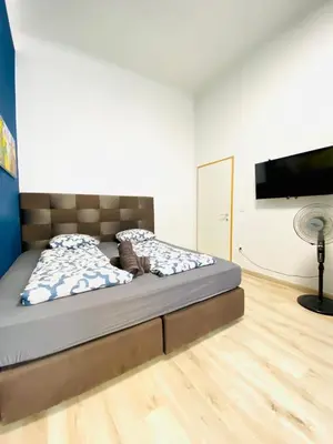 Ein Bett oder Betten in einem Zimmer der Unterkunft Elegant 1-Bedroom Apartment Near Danube River