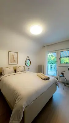 Ein Bett oder Betten in einem Zimmer der Unterkunft Spacious Villa with Garden near Danube For 16 Guests