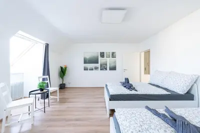 Ein Sitzbereich in der Unterkunft Modern Rooftop Apartment for Long Term Stays